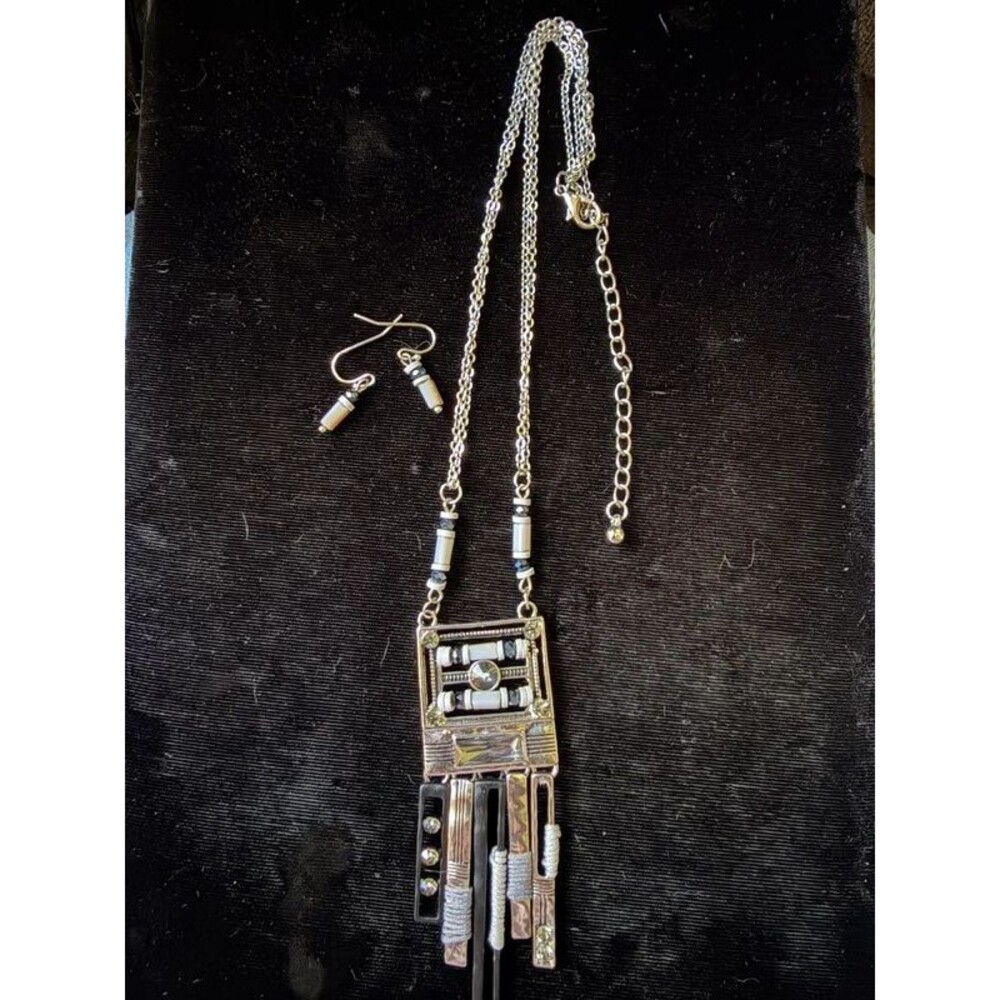 Venus Art Deco Industrial Pendant Necklace & Earring Set - Silver Tone & Gray